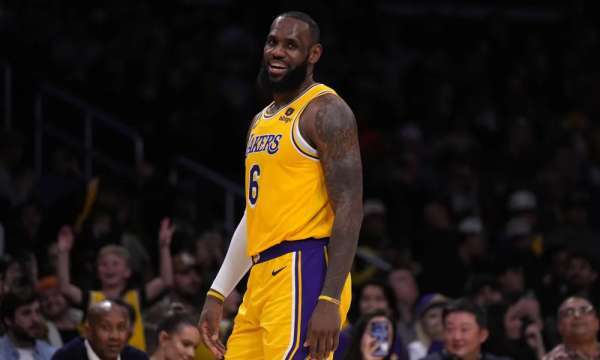 开云体育网址-蒂姆连续二十场比赛得分超过大比分获胜，DWG不断突破！(蒂姆 冠军)