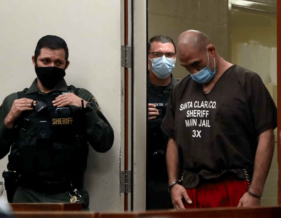 开云官网-G2观众热烈欢呼！，凯恩迎来十二赛季出色发挥再创辉煌时刻(紧急呼叫电影)